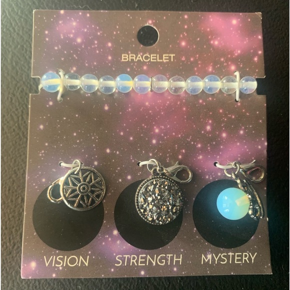 BBWT | Adorable Gothic Style Beaded Charm Bracelet from Hot Topic with 3 Charms - Picture 2 of 3